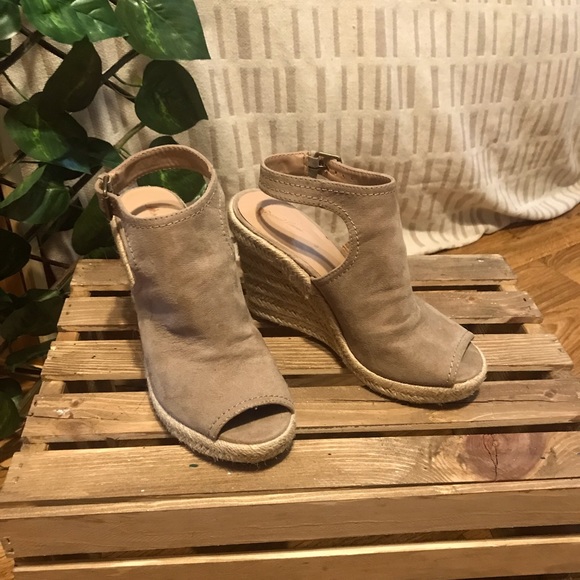 Taupe heeled Espadrilles size 8 1/2 W - Picture 1 of 9